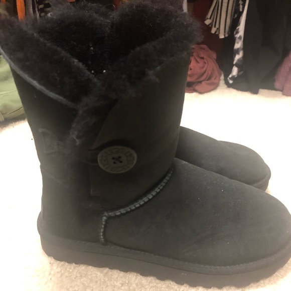 Uggs black booties with side button - Picture 1 of 4